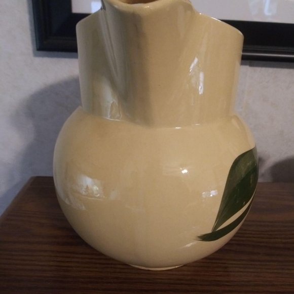 Vintage Watt Pottery Apple 8" Ice Lip Pitcher 17 Y - Picture 2 of 7